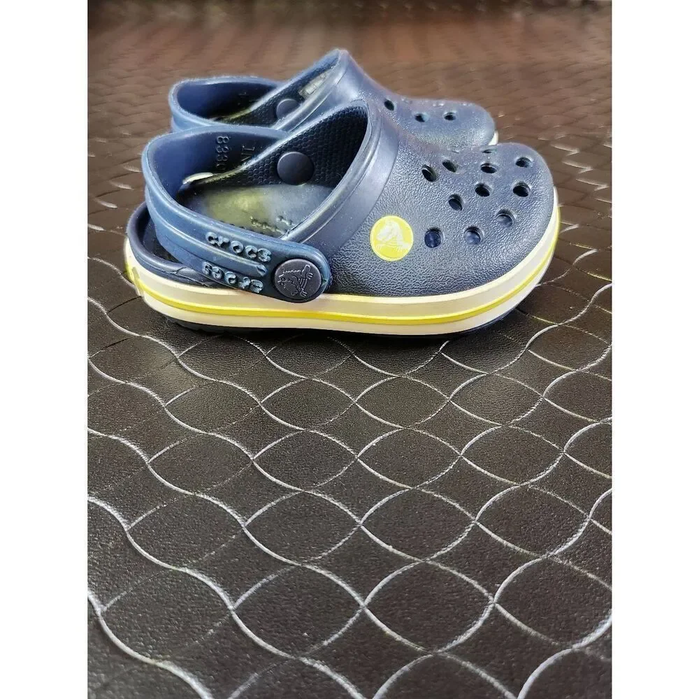 Size 4 Crocs and Wonder Nation Moccasins #A18